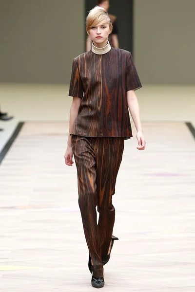 Look 19